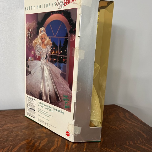 1992 Happy Holiday Barbie Collectable Doll by Mattel - Picture 4 of 12
